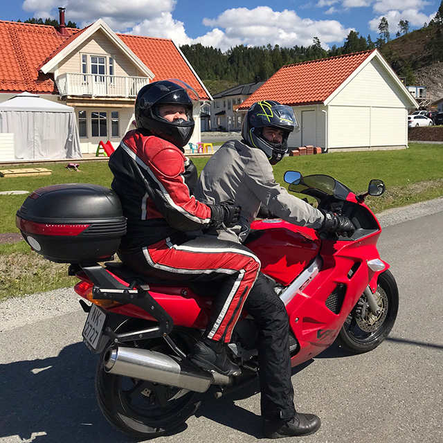 carro och halvor tar en tur